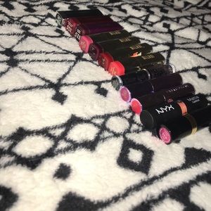{SOLD} Huge Lipstick Bundle!! 💄